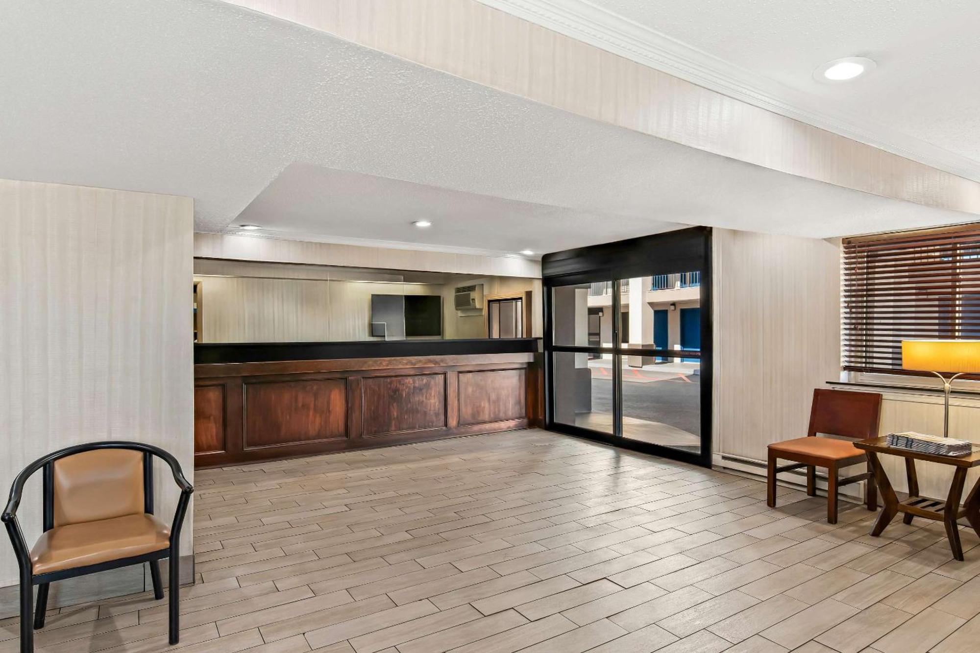 Motel 6 Lester - Philadelphia Airport Exterior photo